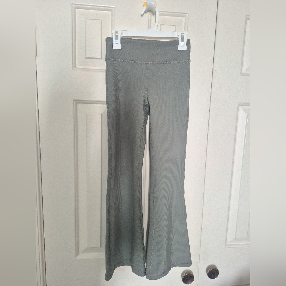 🌼$12 Yogalicious Girls Flair Leggings